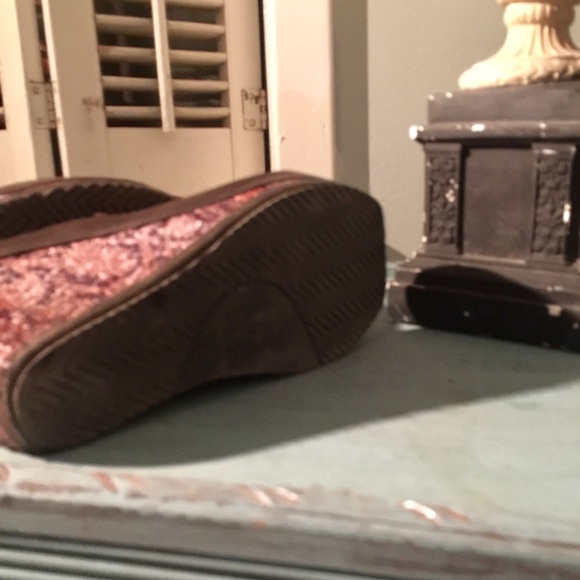 Very Volatile Flip Flops - Picture 5 of 5